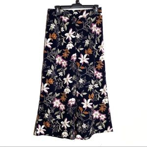 Lulu’s Size Medium Navy Floral Wide Leg Capri